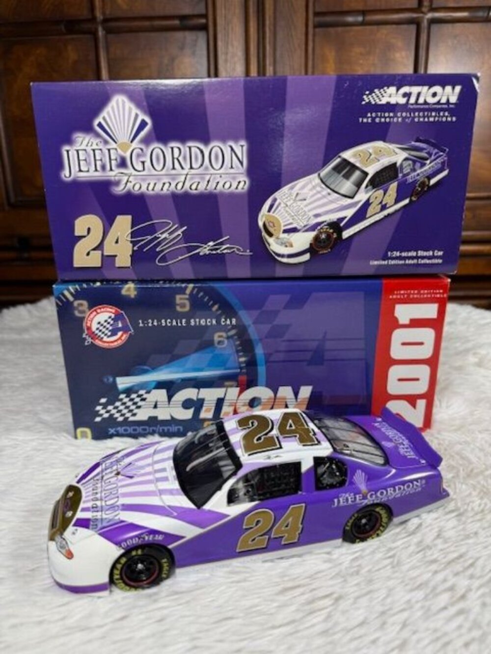 Vintage Jeff Gordon #24 Foundation 2001 Monte Carlo 1:24 Scale Stock Car